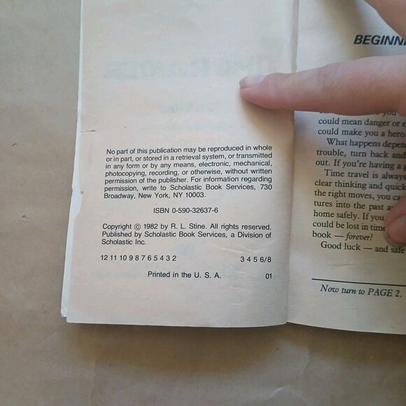 Vintage The Time Raider RL Stine Science Fiction Paperback Book Twistaplot - Picture 5 of 8